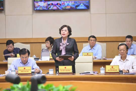 Tín dụng chứng khoán chiếm khoảng bao nhiêu trong tổng dư nợ nền kinh tế?