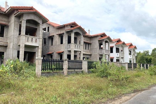 Bộ Xây dựng đề xuất Bộ Tài chính sớm đánh thuế nhà đất bỏ hoang