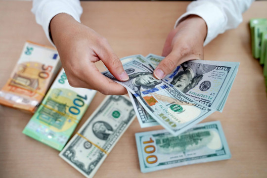 Tỷ giá ngoại tệ hôm nay 4/12: USD ổn định, euro tăng mạnh nhờ dữ liệu tích cực từ châu Âu