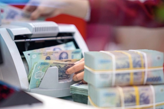 Lãi suất ngân hàng hôm nay 9/12: Cuộc đua huy động tăng nhiệt, nhóm tư nhân vượt mốc 7%/năm