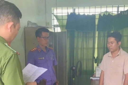 Bắt một cán bộ xã chiếm đoạt 500 triệu đồng tiền cứu trợ lũ để chơi tiền ảo