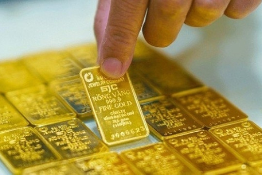 Giá vàng hôm nay 10/12: Xu hướng hạ nhiệt trong nước, thế giới đi ngang 
