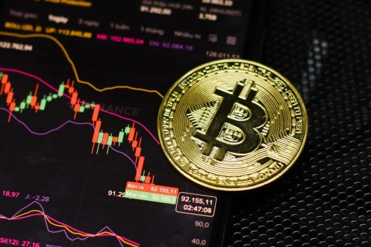 Giá Bitcoin hôm nay 12/12: Dao động quanh mức 92.418 USD