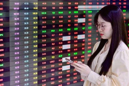 VN-Index cán mốc lịch sử 1.900 điểm, điều gì khiến cổ phiếu dầu khí tăng trần?