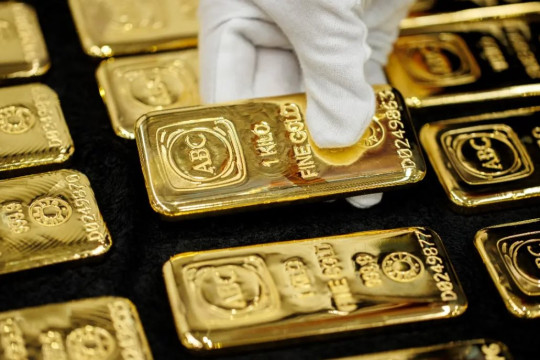 Giá vàng lên đỉnh, ngày 21/1 vượt 4.800 USD/ounce