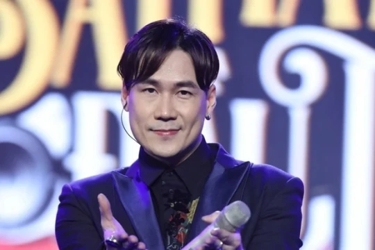 Ca sĩ Khánh Phương cùng công ty có liên quan bị xử phạt vì bán chui cổ phiếu