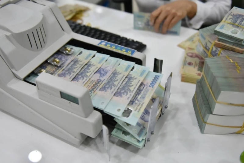 Lí giải vì sao lãi suất liên ngân hàng tăng sốc?