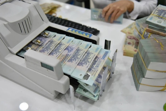 Lí giải vì sao lãi suất liên ngân hàng tăng sốc?