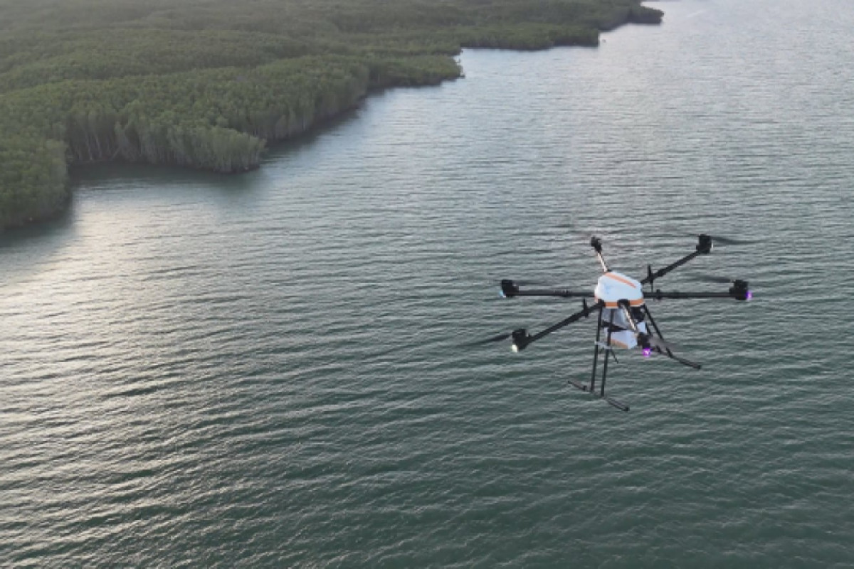 NÓNG: Chính thức khai trương tuyến giao hàng vượt biển bằng UAV đầu tiên, 2kg hàng bay 12km mất 15 phút