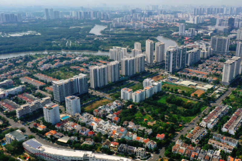 Nóng: Vì sao một ngân hàng lớn thông báo tạm ngừng cho vay dự án bất động sản?