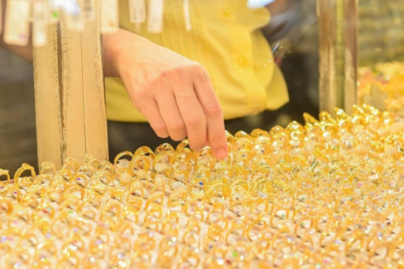 Năm Bính Ngọ: Giữ tiền mặt, mua vàng hay xuống tiền bất động sản?