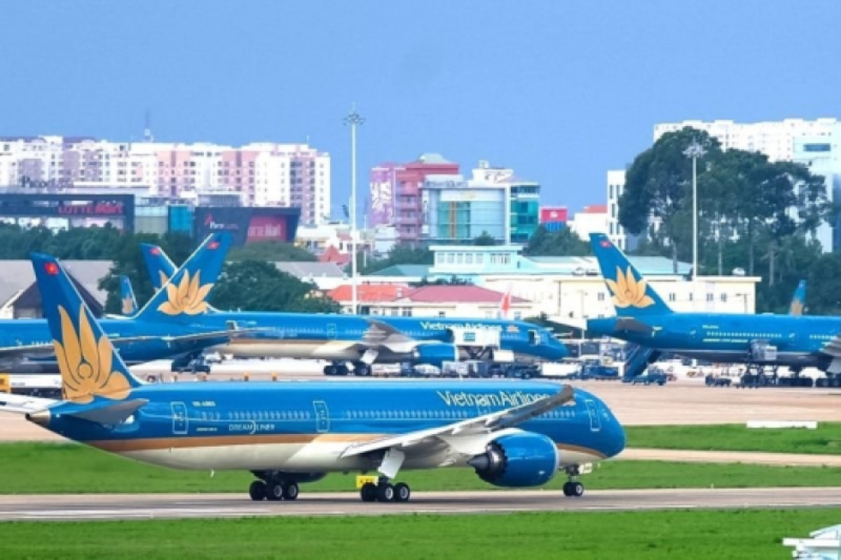 Giá vé máy bay tuyến Hà Nội – TP.HCM tăng mạnh, nhiều ngày chỉ còn hạng thương gia