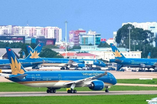 Giá vé máy bay tuyến Hà Nội – TP.HCM tăng mạnh, nhiều ngày chỉ còn hạng thương gia