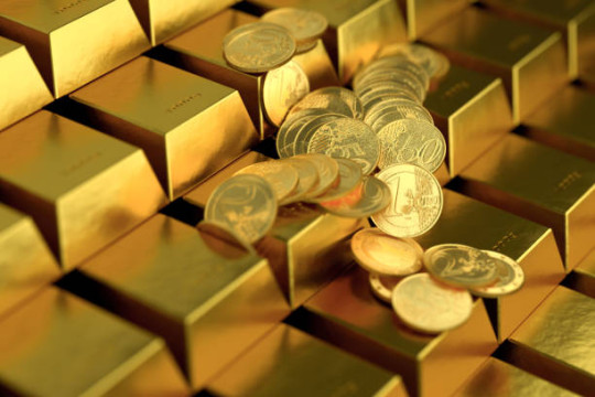 Giá vàng hôm nay ngày 24/2: Trong nước tăng sốc, thế giới tiến sát mốc lịch sử