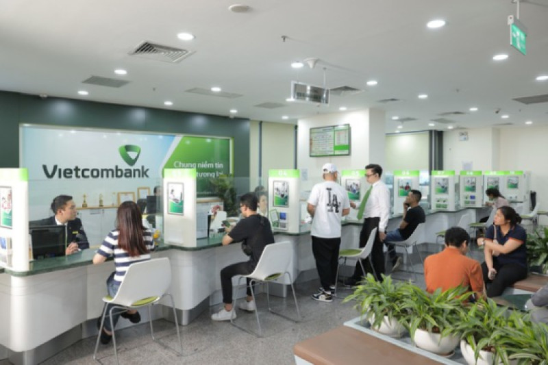 Điểm danh loạt sếp Vietcombank mua vào cổ phiếu VCB