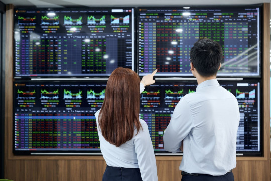 Áp lực điều chỉnh tiếp diễn, cặp đôi VIC - VHM kéo mạnh chỉ số chính VN-Index