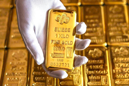 Quỹ vàng lớn nhất thế giới “xả” hàng tấn vàng khi giá lao dốc