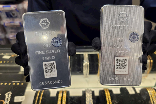 Giá bạc sáng nay ngày 5/3 neo ở mức cao