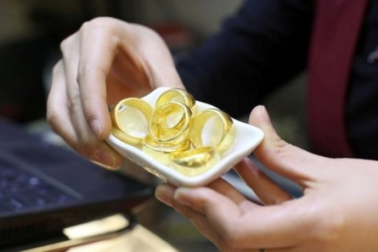 Giá vàng hôm nay 7/3: tiếp tục giảm