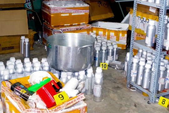 Công an Đồng Nai tìm bị hại liên quan đường dây nước hoa giả 50 tỉ đồng