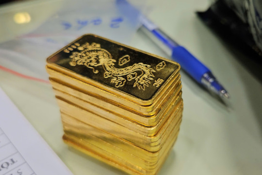 Giá vàng giảm gần 6 triệu đồng trong 1 tuần: Người mua vàng ngày Thần Tài đến giờ lỗ bao nhiêu?