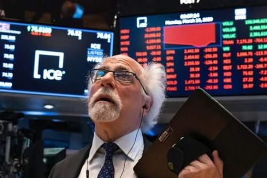 Chứng khoán Mỹ “xanh mướt”