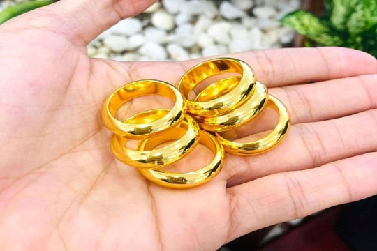 Giá vàng hôm nay 12/3: Vàng nhẫn vẫn cao bất chấp giá thế giới biến động