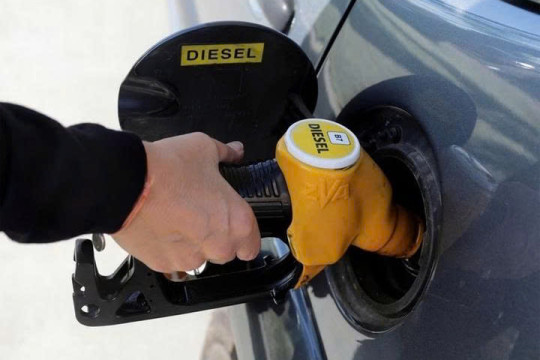 Giá xăng dầu hôm nay 15/3: Tiếp tục đi lên