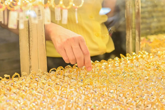 Giá vàng hôm nay 16/3: Vàng nhẫn giảm xuống còn 180 triệu đồng/lượng