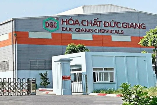 Hóa chất Đức Giang gặp biến cố, ai sẽ hưởng lợi?