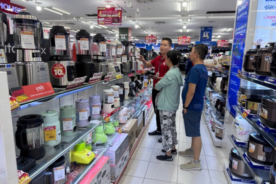 Điện máy, công nghệ "nhấp nhổm" tăng giá