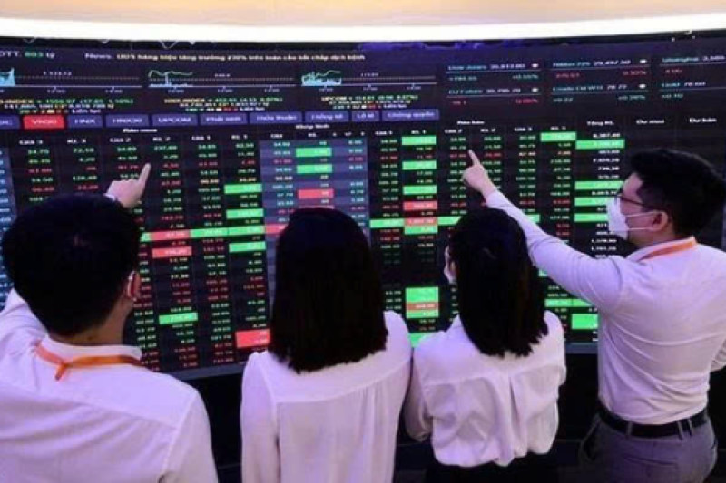 CTCK bất ngờ hạ dự báo VN-Index năm 2026 sau căng thẳng Trung Đông