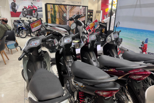 Sức mua xe máy xăng giảm mạnh