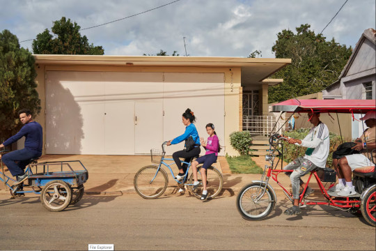 Cạn xăng triền miên, đường phố Cuba như 'xuyên không' khi phương tiện tưởng đã biến mất đồng loạt trở lại