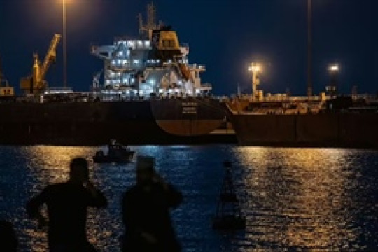 Iran và Oman bàn cơ chế giám sát lưu thông dầu tại eo biển Hormuz