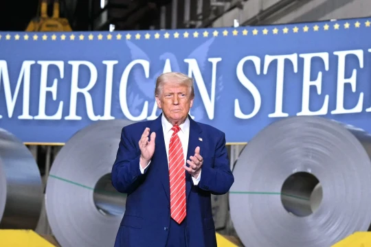 Ông Trump 'tái vũ trang' thuế quan: Đánh có mục tiêu vào dược phẩm, kim loại