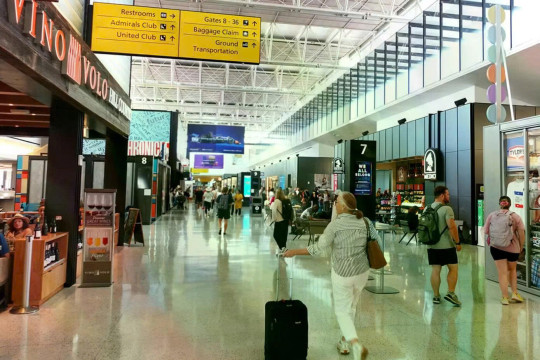 Giá vé máy bay càng ngày càng đắt